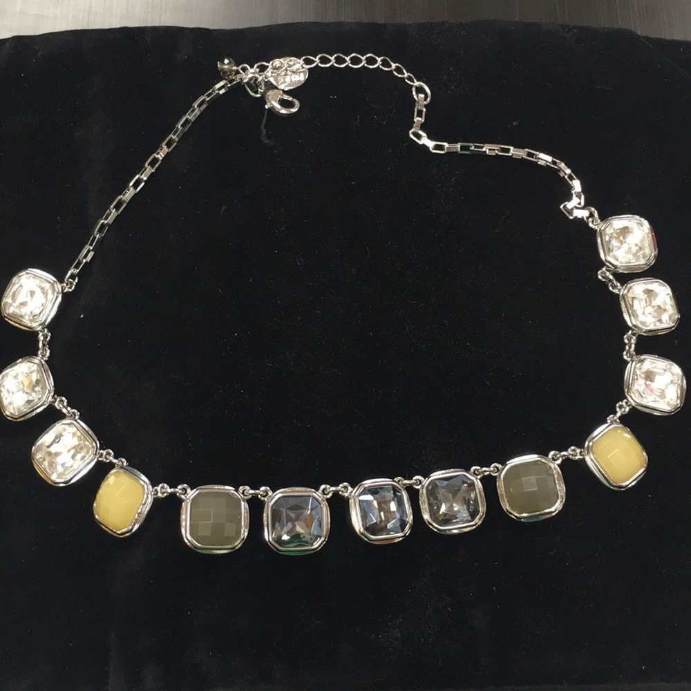 White House black market necklace